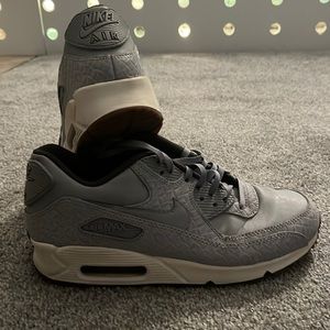 Air Max Classic like new gray color 26 cm